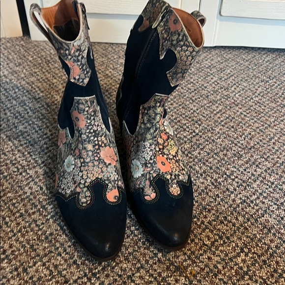 L'Artiste by Spring Step Lady Luck Shine Suede Boot Navy Multi Women 10.5 NWOB - Picture 6 of 10